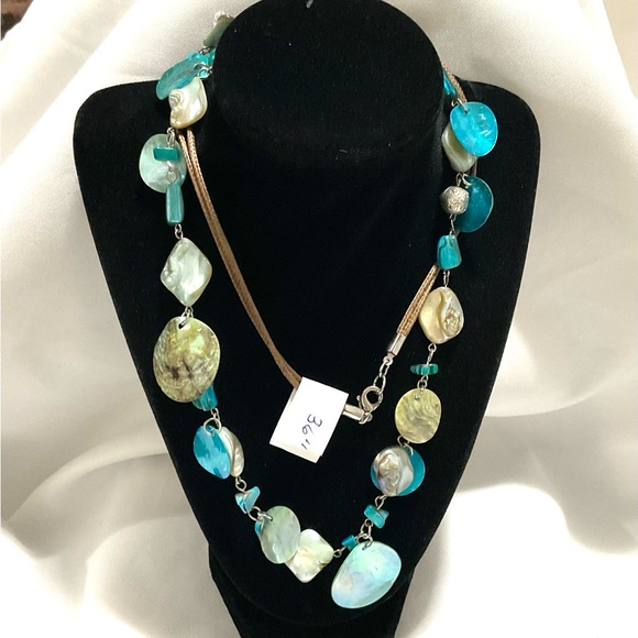 Blue Mother of Pearl necklace - Picture 3 of 11